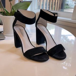 Jeffrey Campbell Lindsay Velvet Black Heels Size 6